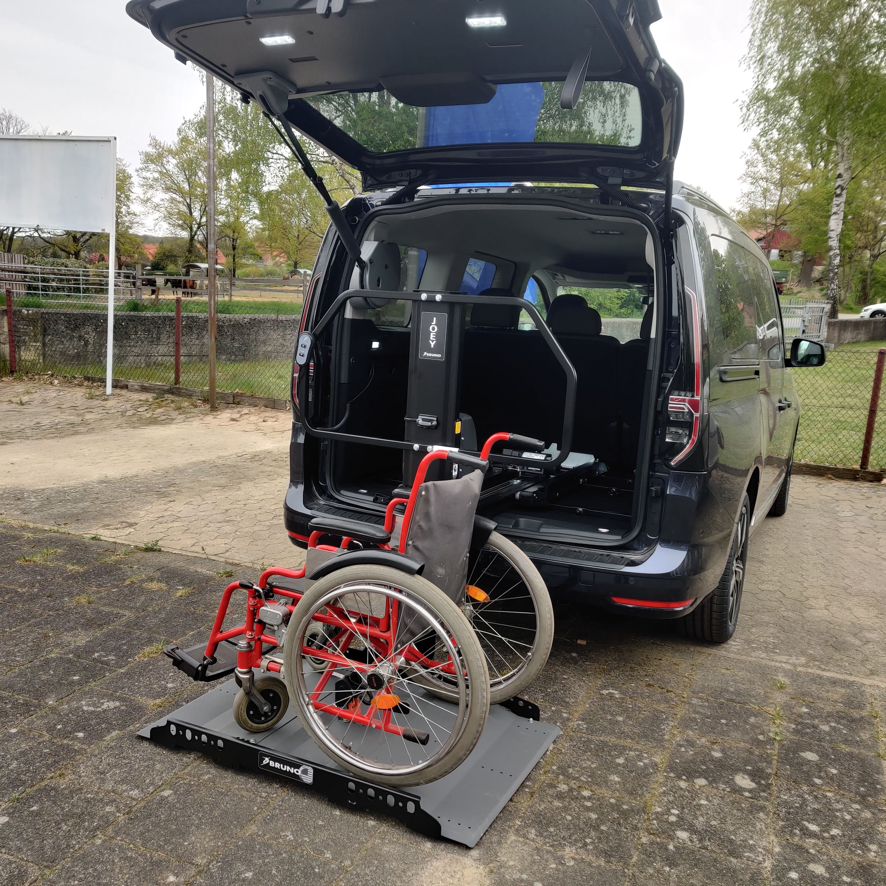 Autoumbau Hannover ♿ Kopfstützen für Rollstühle im Auto